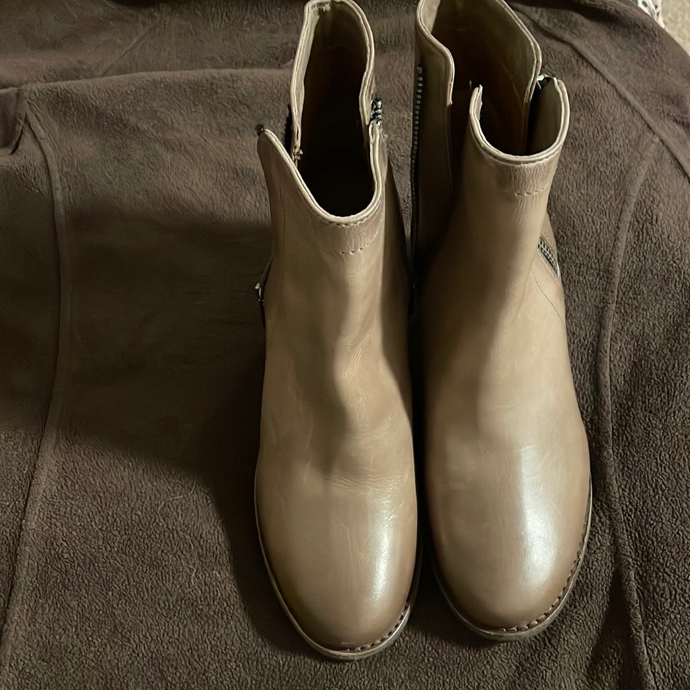 FRYE women boots.
